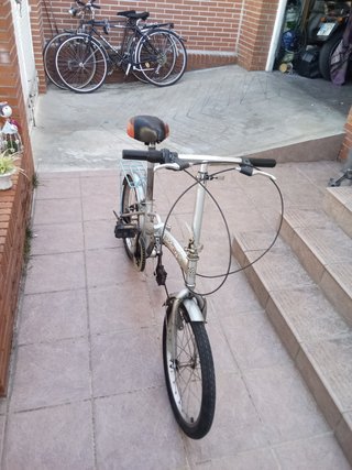 Bicicleta plegable plateada
