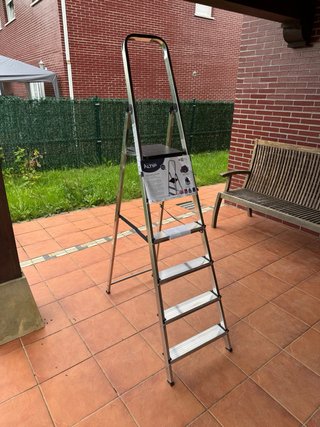Escalera de aluminio 6 peldaños NUEVA (Altip)