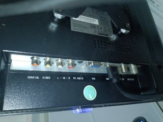 TV Negro y de 24' pulgadas 60'9cm