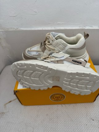 Zapatillas Chunky SHEIN Talla 37 Beige y Dorado