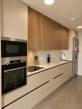 Cocina modular nueva.El color es crema con nogal