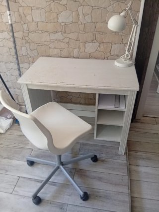 Escritorio y silla de estudio
