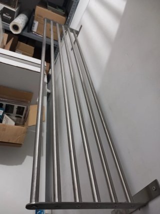 Estantería tubular de acero inoxidable