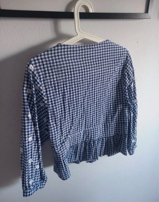 Blusa cuadros azul y blanco con flores