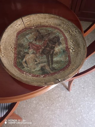 Plato de madera decorativo pintado