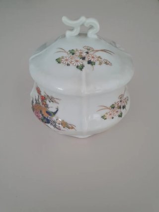 Caja o centro de mesa de porcelana