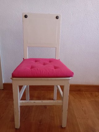 6 Sillas de comedor blancas con cojines fucsia