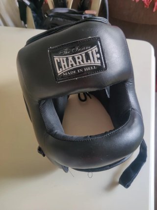 Casco de boxeo con barra protectora
