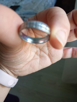 Anillo de plata con diseño cuadriculado