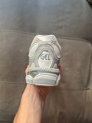Asics Gel NYC Talla 43 Blanco/Gris