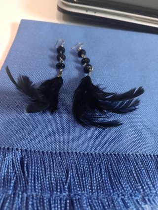 Pendientes  plumas negras