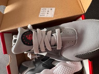 Zapatillas Nike Air Huarache Grises y Blancas