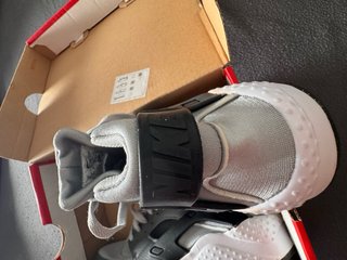 Zapatillas Nike Air Huarache Grises y Blancas