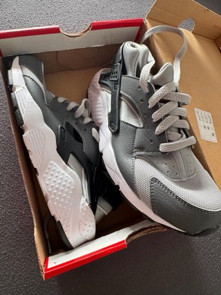 Zapatillas Nike Air Huarache Grises y Blancas
