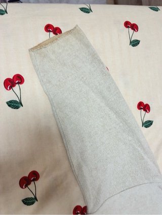 Camiseta beige manga 3/4 con detalles dorados