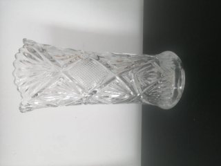Jarrón antiguo de cristal tallado