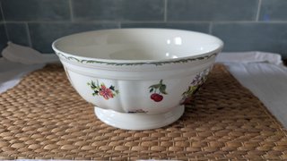Dos fuentes y ensaladera porcelana San Claudio