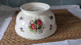 Dos fuentes y ensaladera porcelana San Claudio