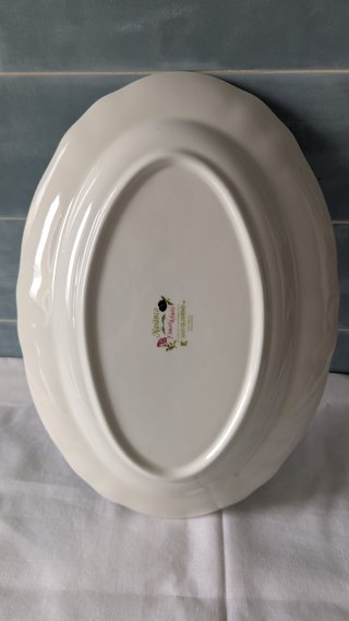 Dos fuentes y ensaladera porcelana San Claudio