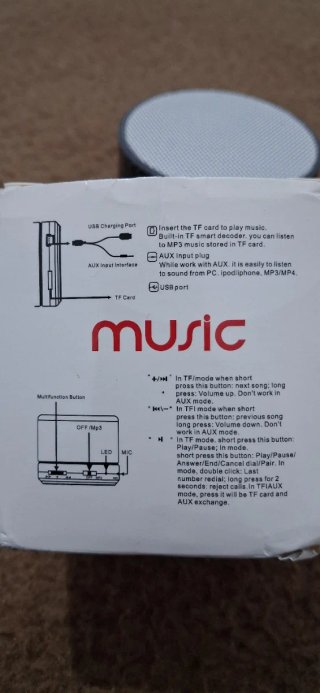 Mini Altavoz Bluetooth Negro y Dorado