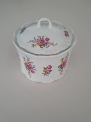 Caja o centro de mesa de porcelana