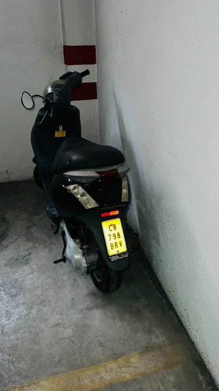 Vendo Piaggio Zip 49cc (2T Aire) – ¡Muy cuidada!