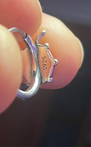 Pendientes Aro Mariquita. Tiene sello 925