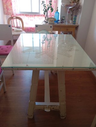 Mesa de comedor  madera con cristal encima
