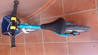 Bici sin pedales B'Twin Run Ride azul con cesta