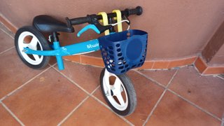 Bici sin pedales B'Twin Run Ride azul con cesta