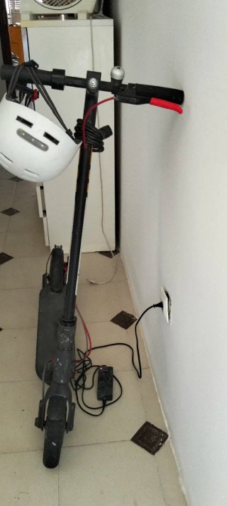 Patinete Eléctrico con Casco Blanco