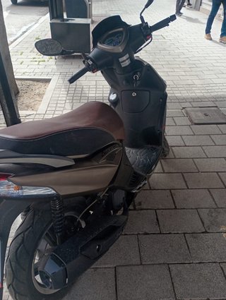 Kymco Agility City 125 - 381 km - Baúl