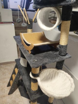 Casa para gatos de varios niveles