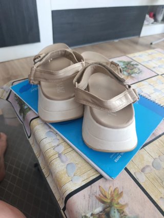 Sandalias Beige