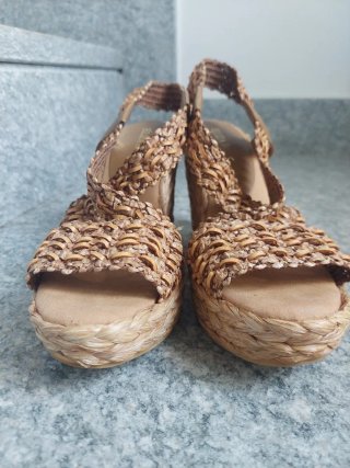 Sandali zeppa rafia intrecciata