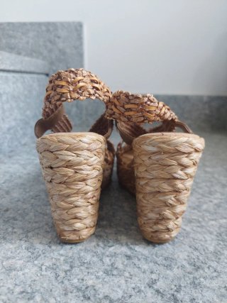 Sandali zeppa rafia intrecciata