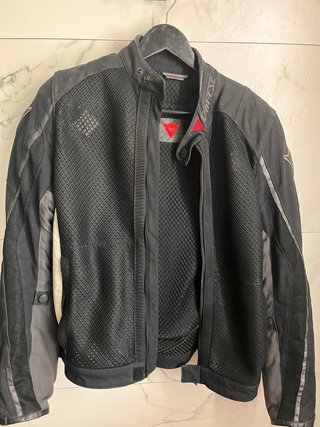 Equipación moto: Cascos, guantes y chaquetas