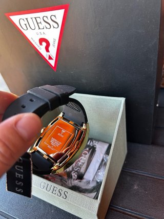 Reloj Guess Dorado y Negro con Brillantes