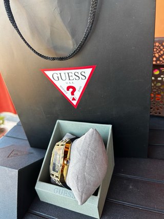Reloj Guess Dorado y Negro con Brillantes