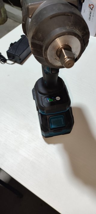 Taladro de impacto con 2 baterías y cargador