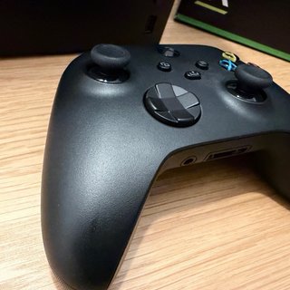 Xbox Series X + Mando aun com garantia