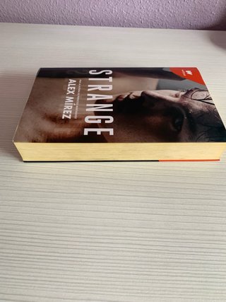 Libro Strange Alex Mírez