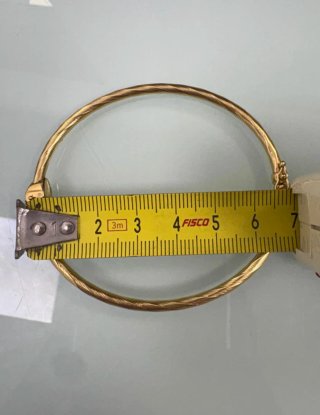 Pulsera de oro con cierre
