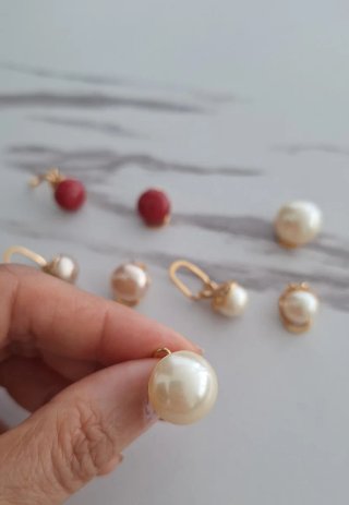 Pendientes clip Gilco perla y coral