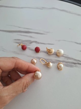 Pendientes clip Gilco perla y coral