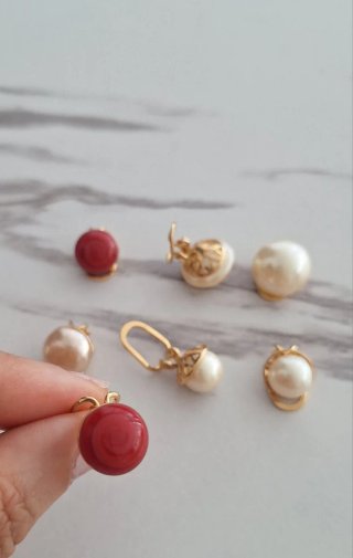 Pendientes clip Gilco perla y coral