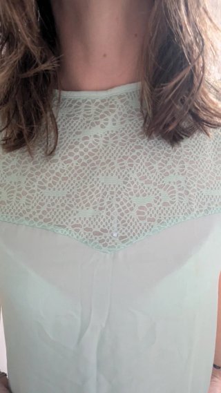 Blusa verde menta con encaje