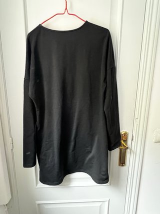 Vestido camiseta negra con parches
