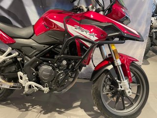 Benelli TRK 251 Negra/Plata