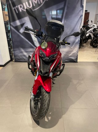 Benelli TRK 251 Negra/Plata